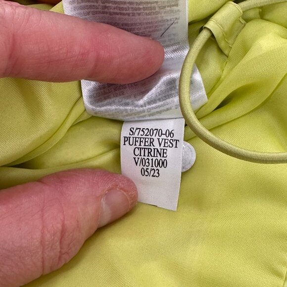 Old Navy Citrine Yellow Puffer Vest M Recycled Lightweight Warm Quilted Outdoor - Picture 4 of 9